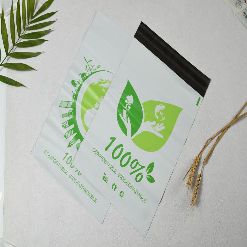 Compostable Biodegradabilă amidon din porumb, care se expediază cu saci adezivi.